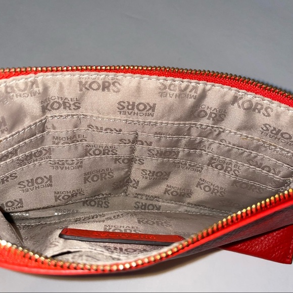 Michael Kors large wristlet orange/red - Picture 4 of 9